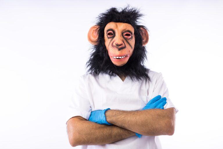 GLOBALISTI SVE VIŠE PRIZNAJU LAŽI KORONA-AGENDE Slijede li nam nova majmunska posla?