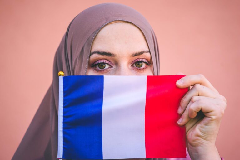 SALAFISTIČKI DŽIHADISTI PREDSTAVLJAJU OPASNOST ZA EUROPU! Kako u Francuskoj djeluje radikalni islam?