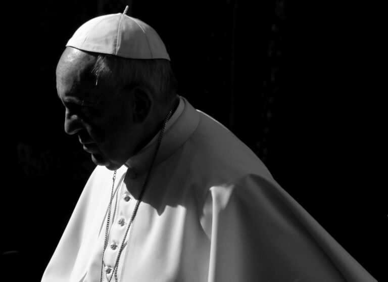 BAHREIN: Papa Franjo poručio katolicima da budu hrabri u naviještanju Evanđelja