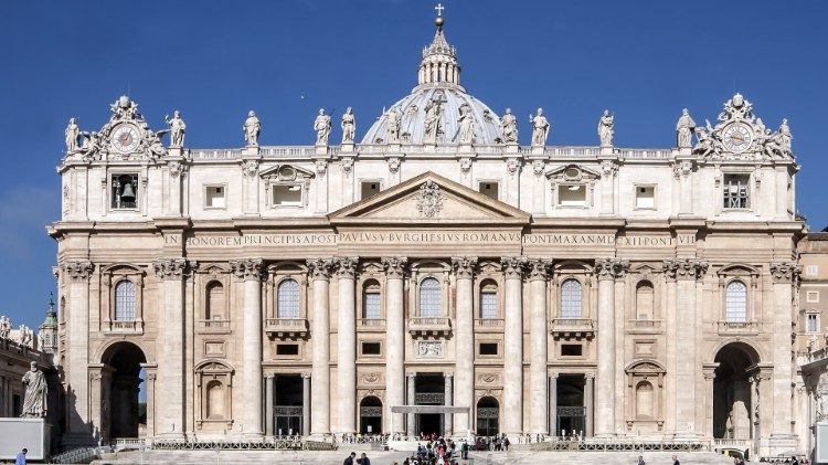 Promjene u rimskoj biskupiji: Papa je protjerao dvojicu dužnosnika, slučaj Rupnik je u drugom planu