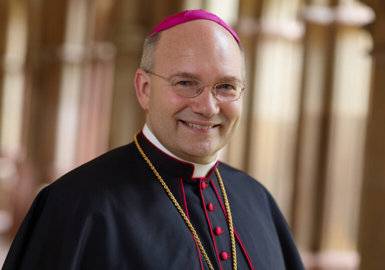 UDAR NA KATOLIČKI NAUK: Njemački biskup homoseksualnost prozvao ‘Božjom voljom’