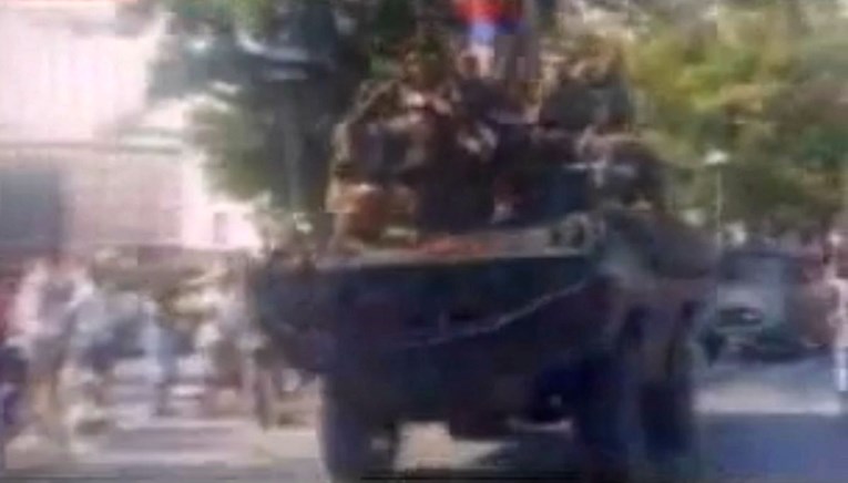 Na današnji dan tisuće Beograđana bacalo je cvijeće na tenkove koji su išli razarati Vukovar