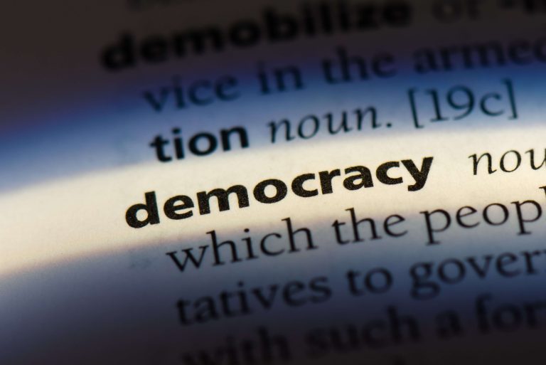 Hoće li deliberativna demokracija ukinuti klasično poimanje demokracije?