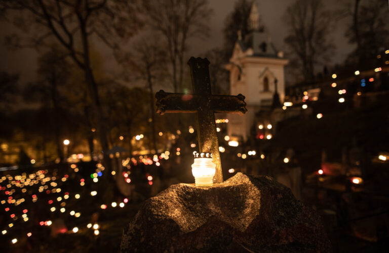 Približava se Dušni dan. Zašto i kako zadobiti oproste za duše u čistilištu?