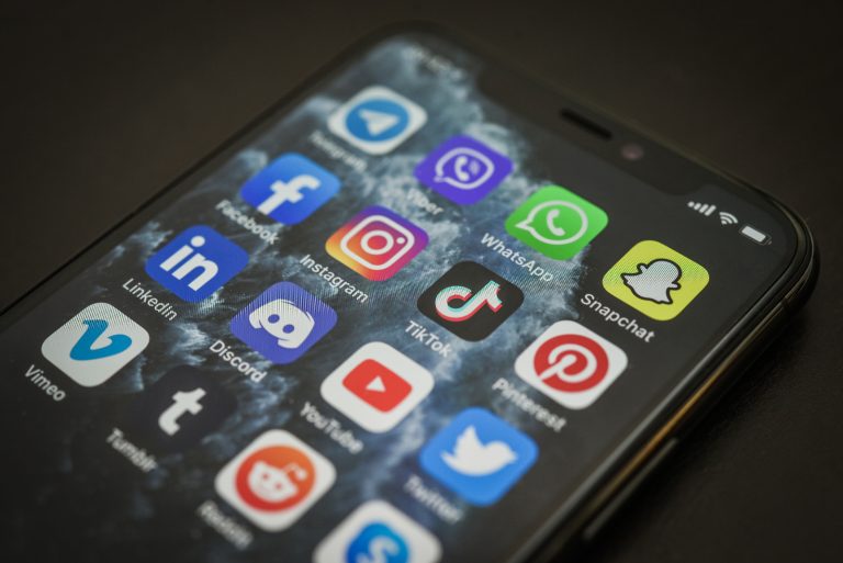 OPASNOSTI: Kako društvene mreže utječu na tinejdžere