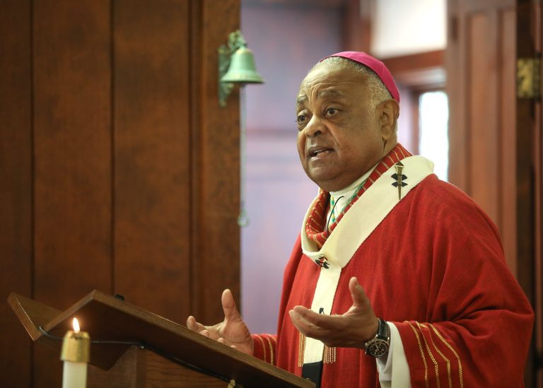 Kardinal, koji ne vidi nikakav problem u pričešćivanju Bidena, otkazao sudjelovanje biskupije u Hodu za život