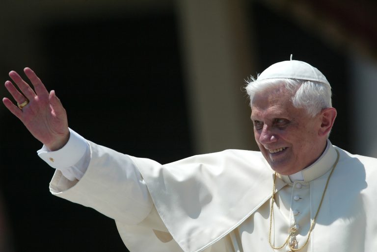 Benedikt XVI.: Potrebni su nam ljudi čiji će intelekt biti prosvijetljen Božjim svjetlom