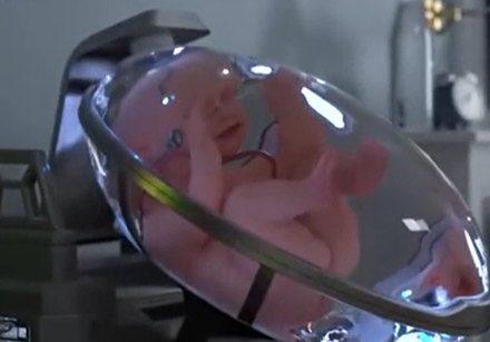 U SAD-u robotom začete bebe, a u Engleskoj rođena prva beba s tri roditelja