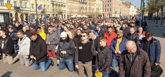Poljska odgovorila pozivu Majke Božje: Molitva krunice na ulicama gradova ne prestaje
