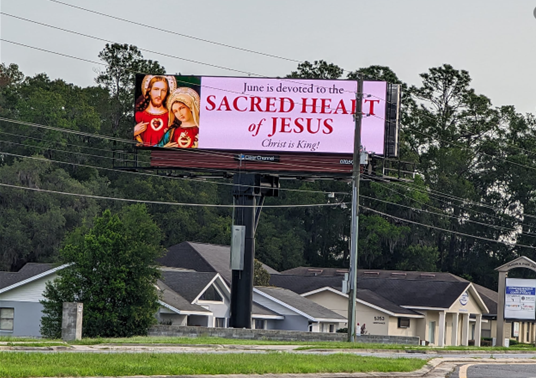 Katolici u mjesecu Presvetog Srca Isusova postavili jumbo plakate na Floridi