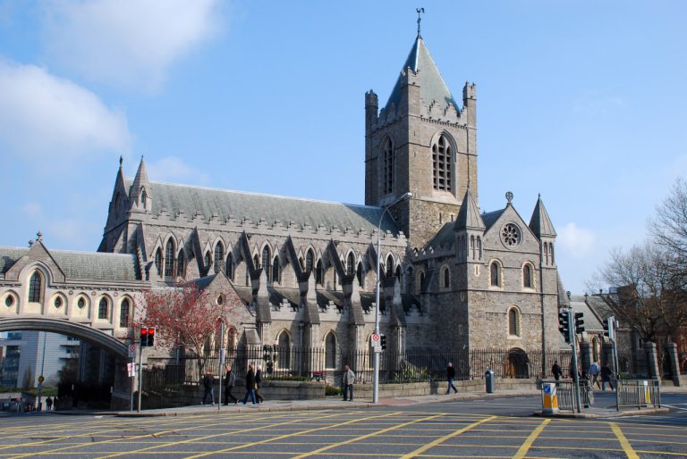 Irski biskupi odlučno se suprotstavili indoktrinaciji djece