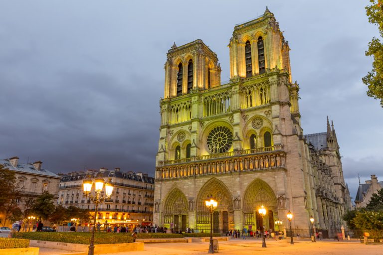 Istraživanje pokazalo da su katolici postali manjina u Francuskoj dok je porastao broj muslimana