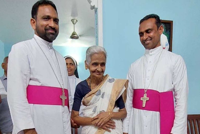 Indija: Ponosna majka ima dvojicu sinova koji su postali biskupi