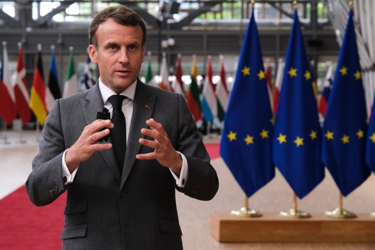 Krvnik Macron želi uvrstiti ‘pravo’ na pobačaj u francuski ustav