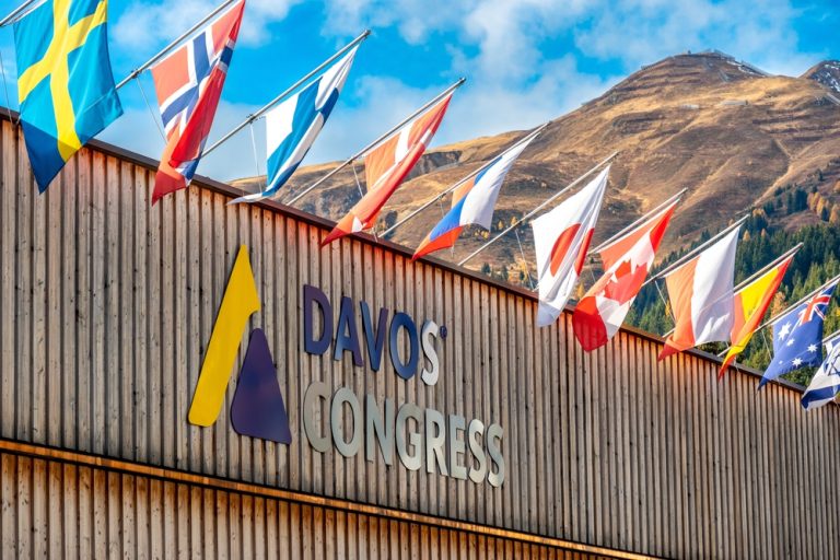 Skup u Davosu: Svjetska “elita“  želi kontrolirati čovječanstvo