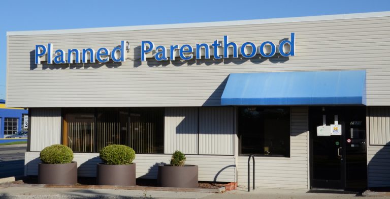 Direktorica Planned Parenthooda priznala: Dopuštamo maloljetnicama da potajno ubiju bebe