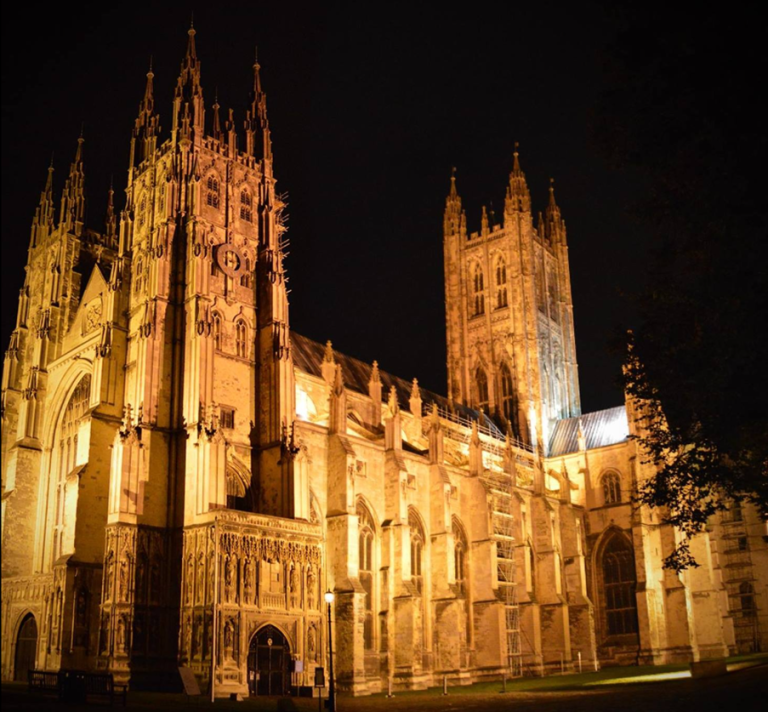 (VIDEO) Nastavak poganizacije Zapada: Canterburyjska katedrala postala noćni klub