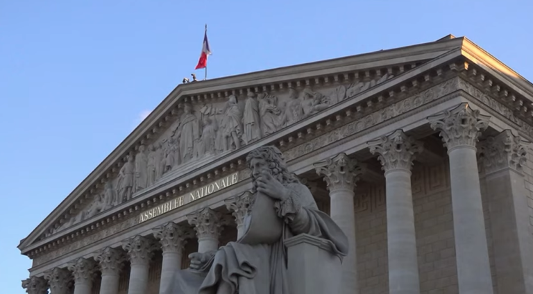 Vrhunac poganizacije Zapada: Francuska u ustav uvodi pravo na pobačaj