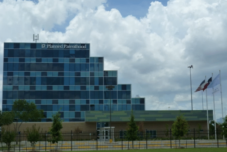 Zatvara se najveća klinika za pobačaje u SAD-u: Planned Parenthood ostaje bez sredstava
