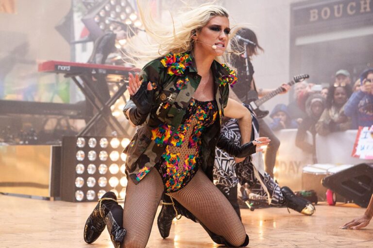 LUDILO Američka pop pjevačica Kesha: „Identificiram se kao omniseksualna“