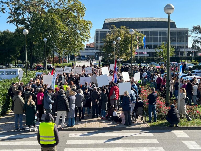 Roditelji poručili Tomaševiću: „Djeca nisu eksperiment!“