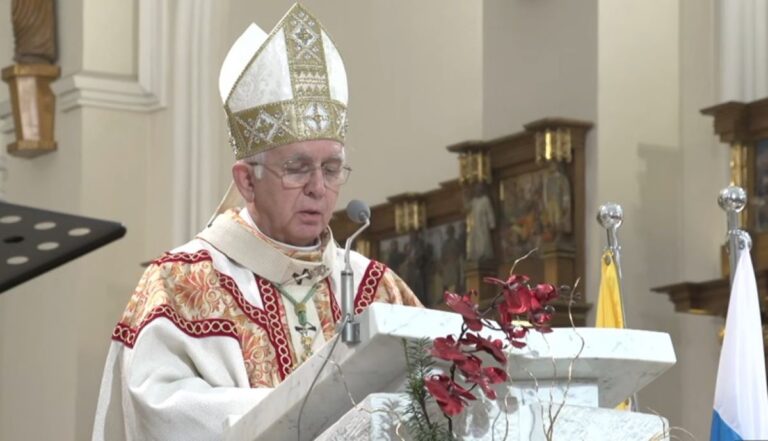 Nadbiskup Depo: odbacivanje kršćanske vizije braka i obitelji ugrožava sretnu budućnost čovjeka