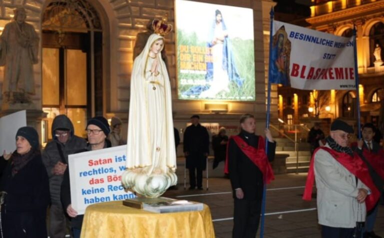 Katolici održali molitveni prosvjed ispred bečke izložbe optužene za bogohuljenje