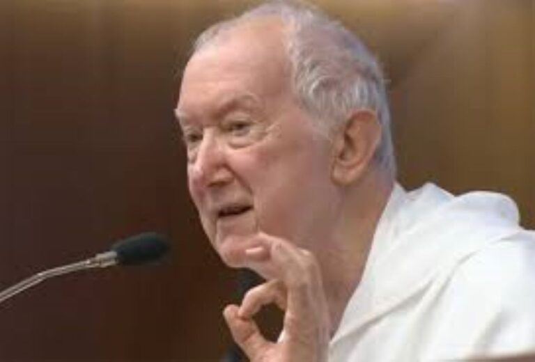 Progresivni kardinal Radcliffe: „Potrebno je brzo krenuti naprijed i uvesti đakonat za žene“