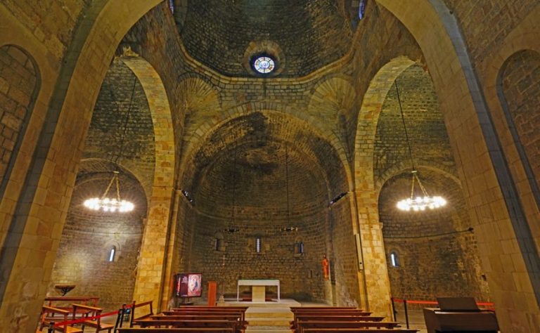 New Age pjevačica izvela šamanski „ritualni koncert“ u srednjovjekovnoj crkvi u Španjolskoj